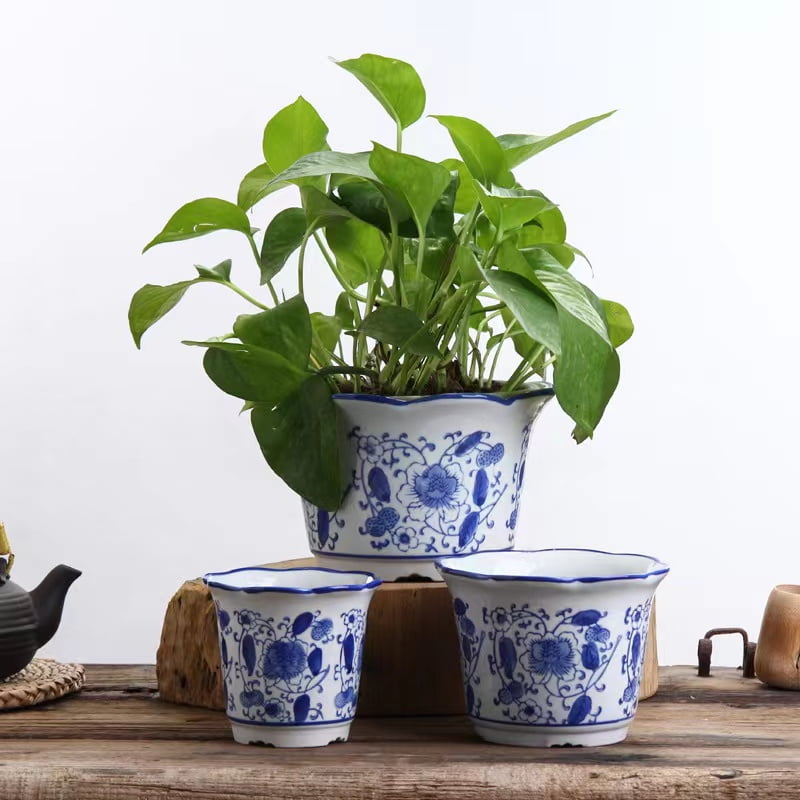 a set of 3 diffrent size white and blue planters witha wavey edges , can put artificial plants or flowers or a small size real plants.